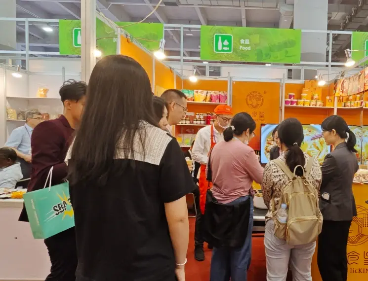 Chins LicKING Makes Its Debut at the 135th Canton Fair New Products Win High Praise from Global Buyers